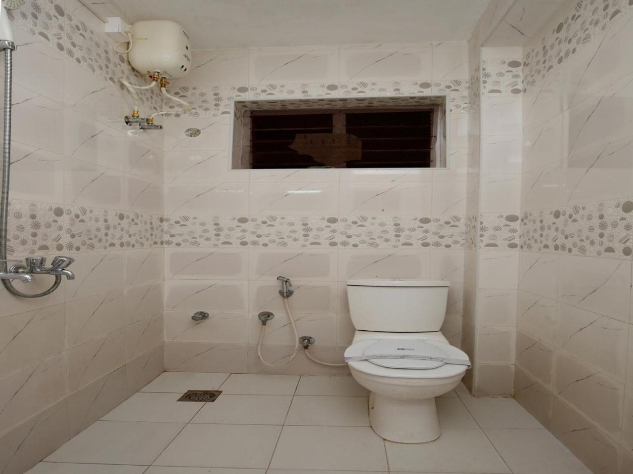 טריואנדרום Oyo 9797 Hotel Vbee Plaza מראה חיצוני תמונה