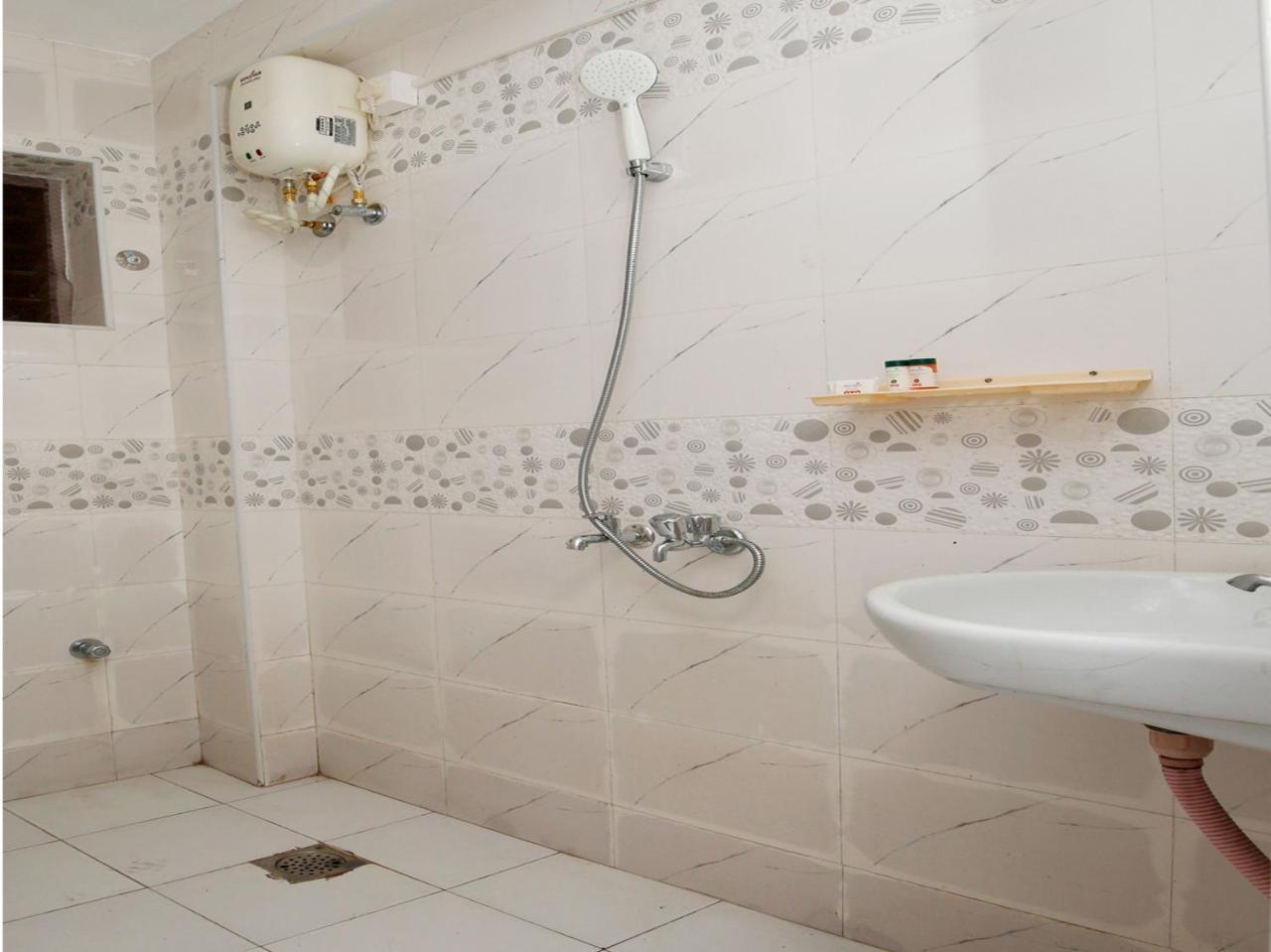 טריואנדרום Oyo 9797 Hotel Vbee Plaza מראה חיצוני תמונה