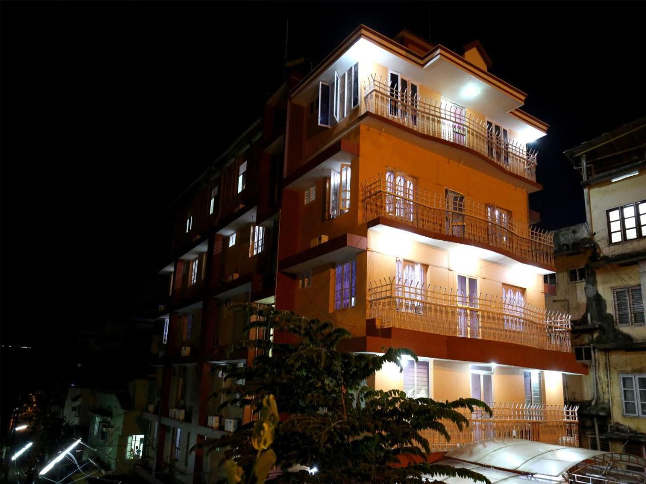 טריואנדרום Oyo 9797 Hotel Vbee Plaza מראה חיצוני תמונה