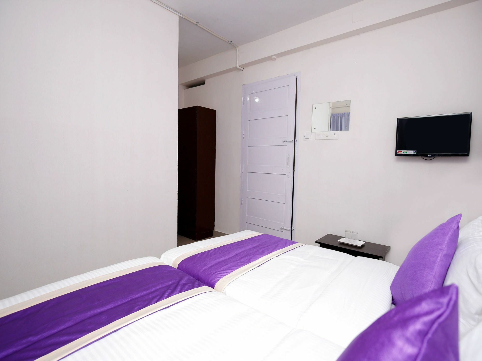 טריואנדרום Oyo 9797 Hotel Vbee Plaza מראה חיצוני תמונה