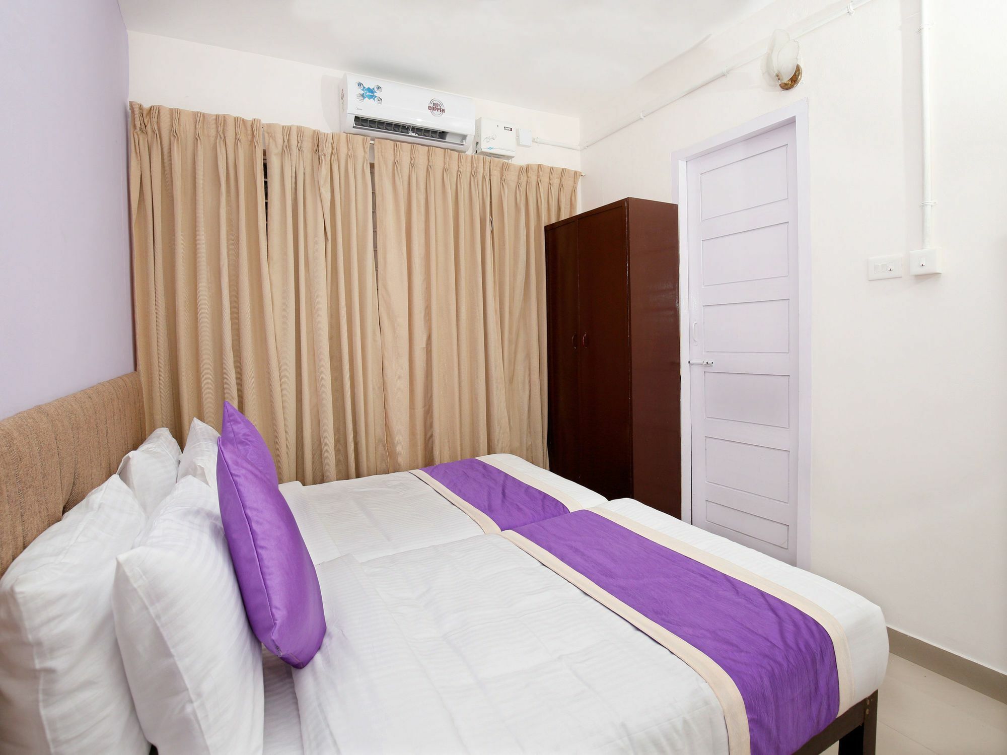טריואנדרום Oyo 9797 Hotel Vbee Plaza מראה חיצוני תמונה